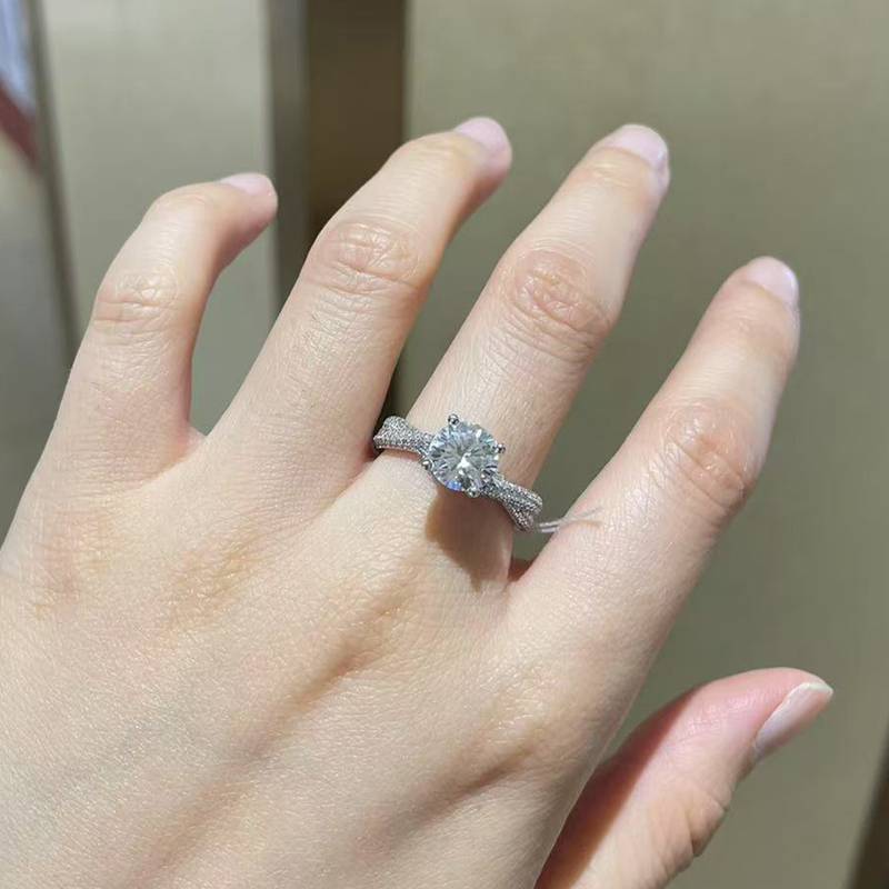 四爪Women's RingS925银镀白金定制选款主石Moissanite1.5ct/副石高碳钻